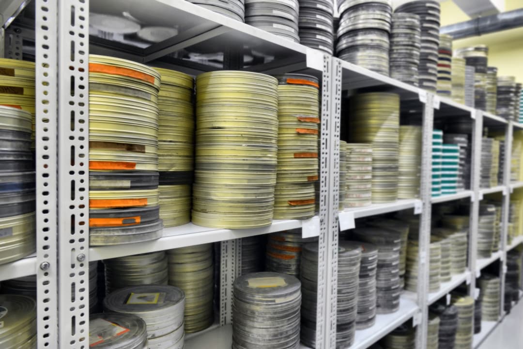 Archivo audiovisual UNED — miles de bobinas almacenadas